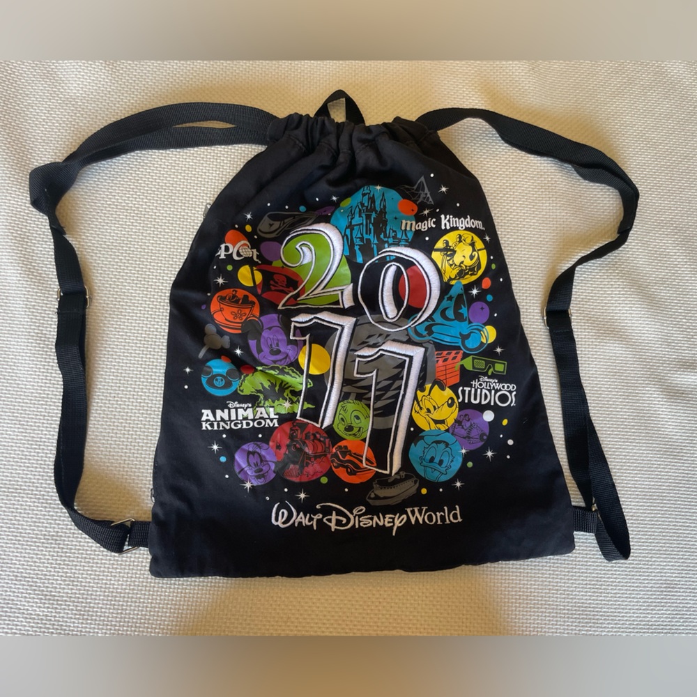 Walt Disney World Parks 2011 Black Drawstring Backpack Side Zip